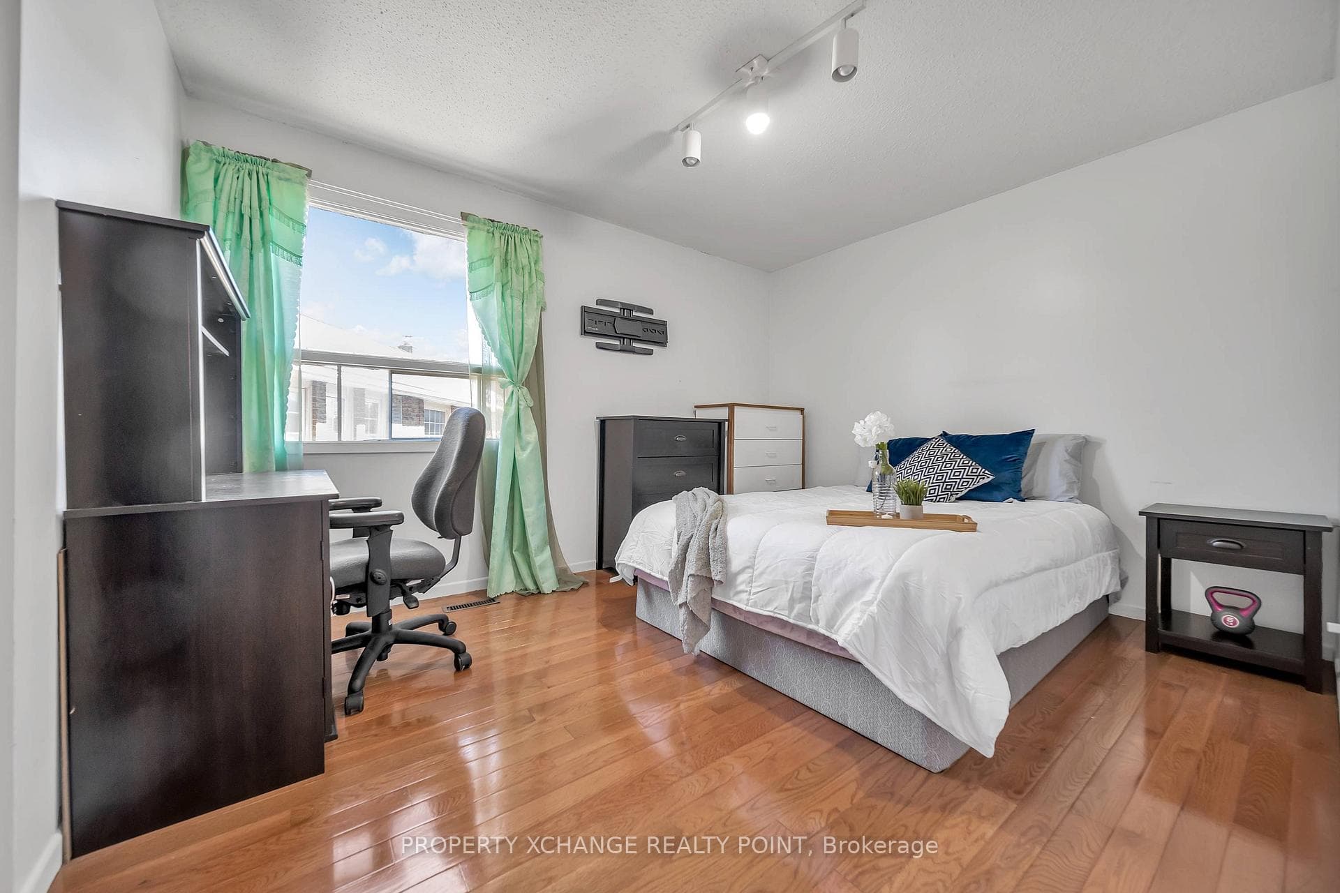 54 Longfellow Court photo 25
