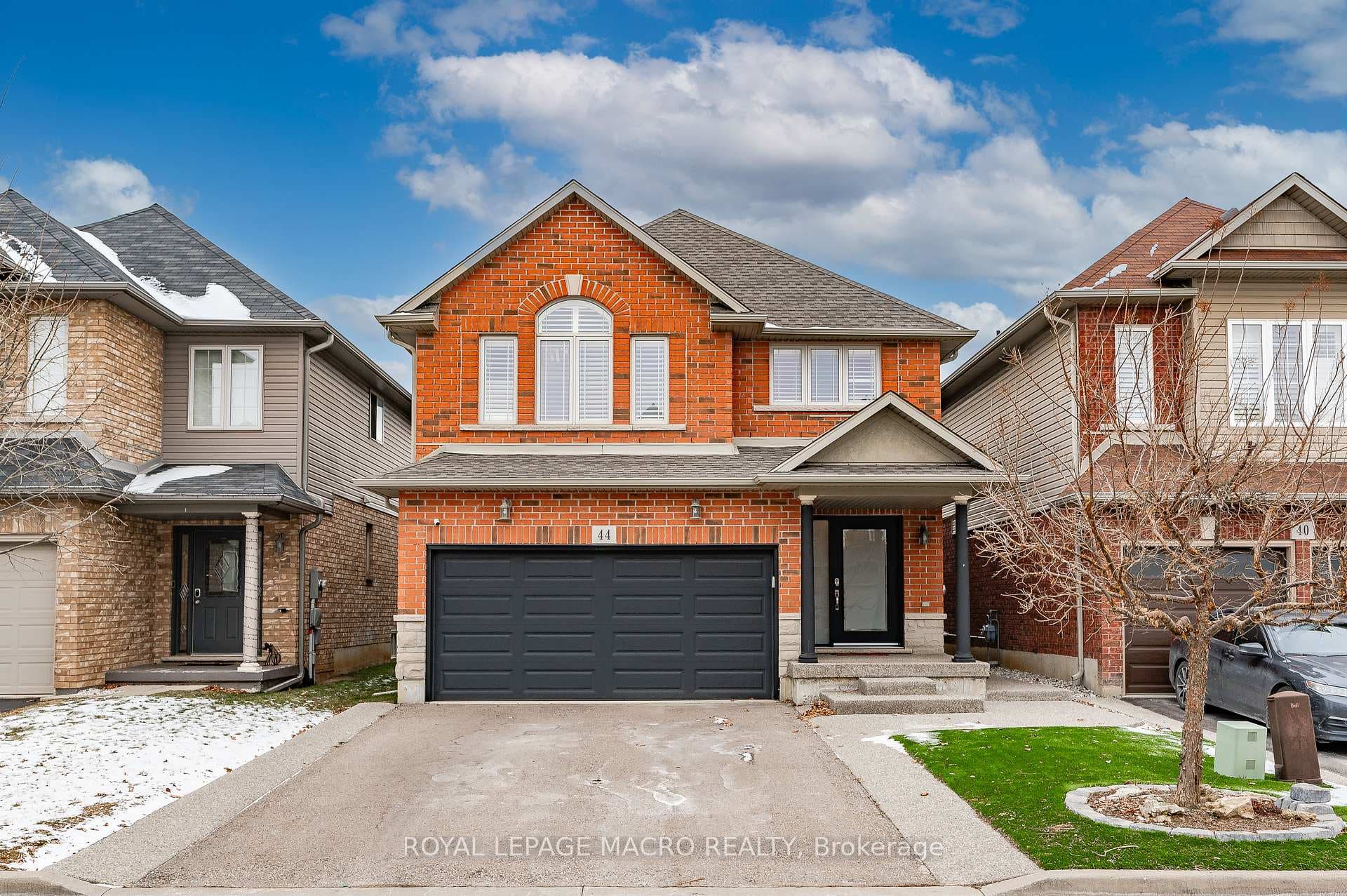 44 PELECH Crescent photo 1