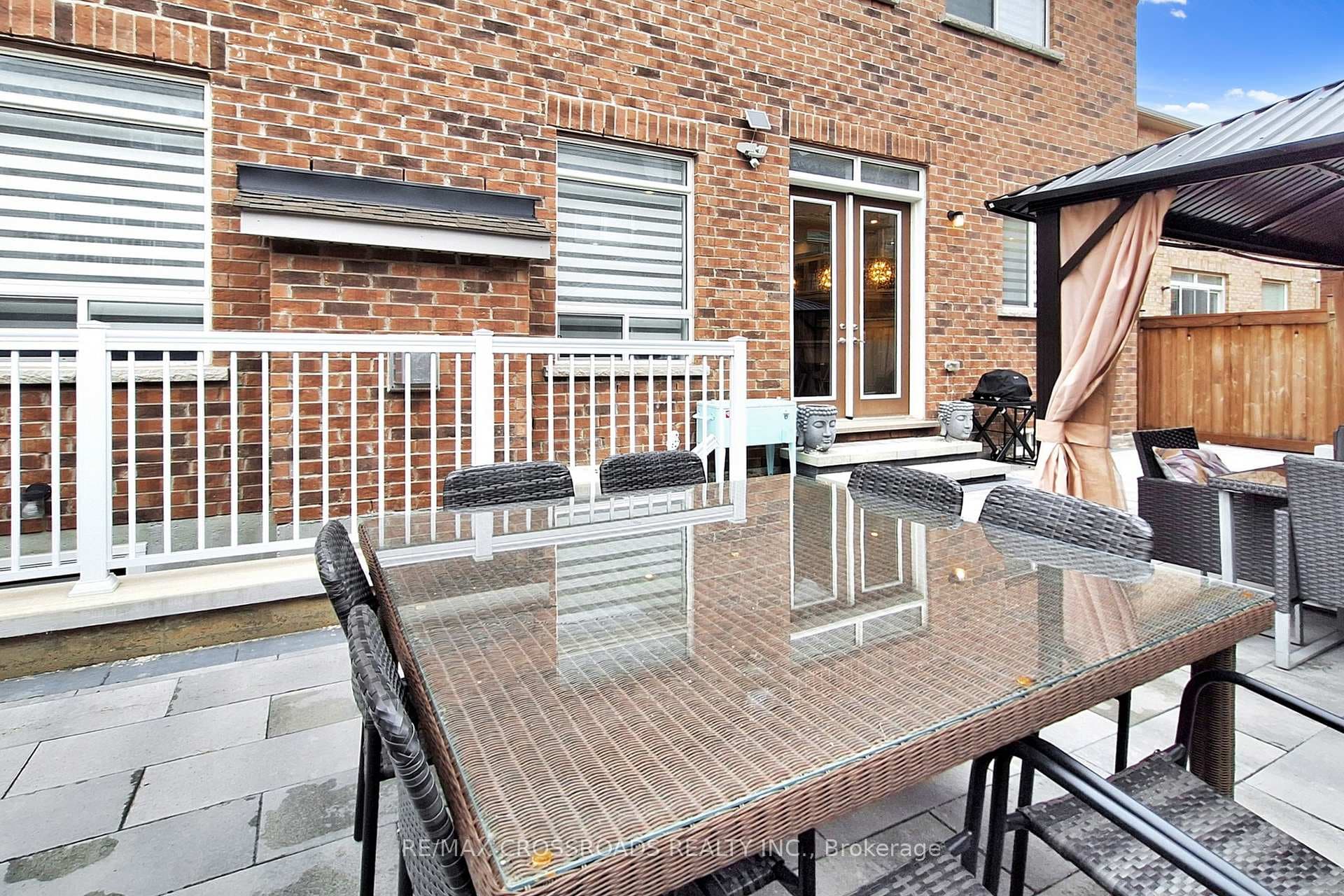 9 KINGKNOLL Crescent photo 35