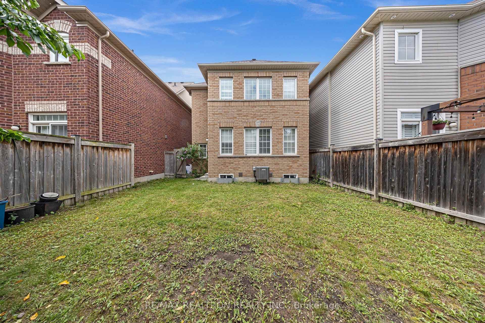 138 Angus Drive photo 8
