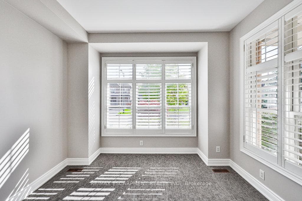 597 Hancock Way photo 6