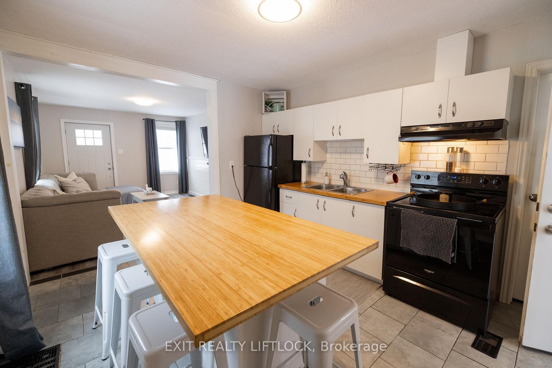 319 Gill Street photo 4