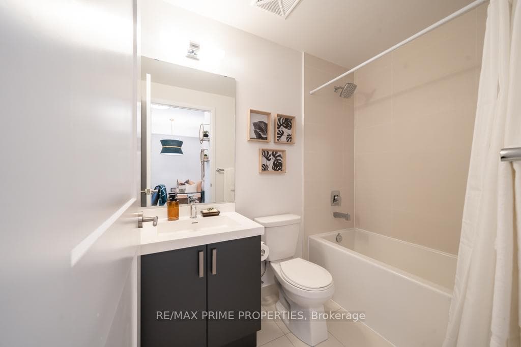7895 Jane Street Unit 1802 photo 4