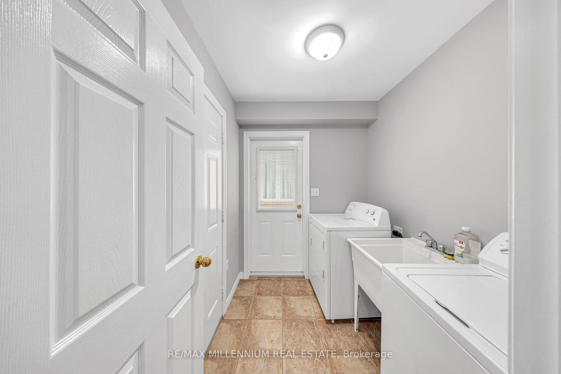 8 Bates Avenue photo 13