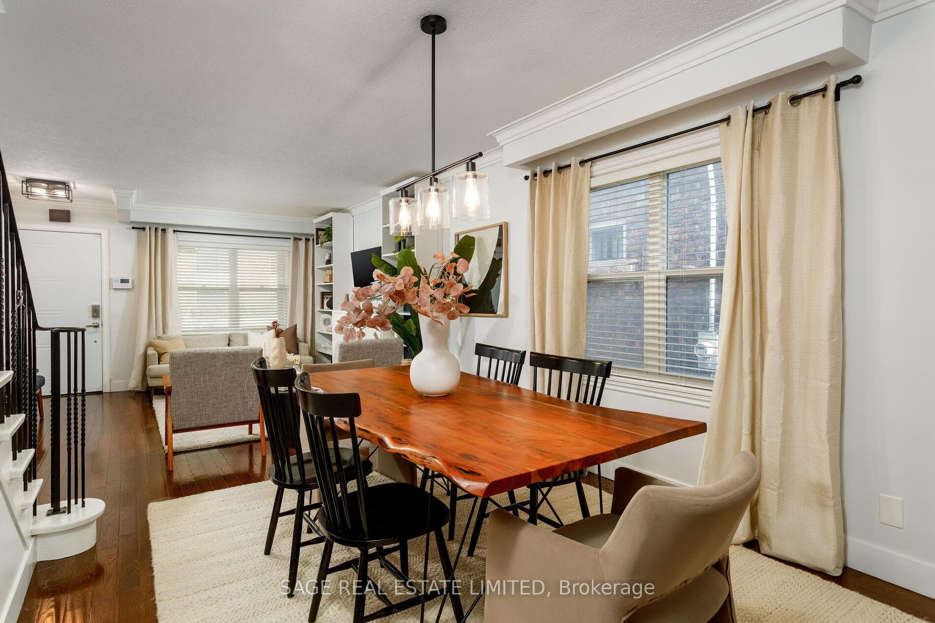 573 Sammon Avenue photo 9