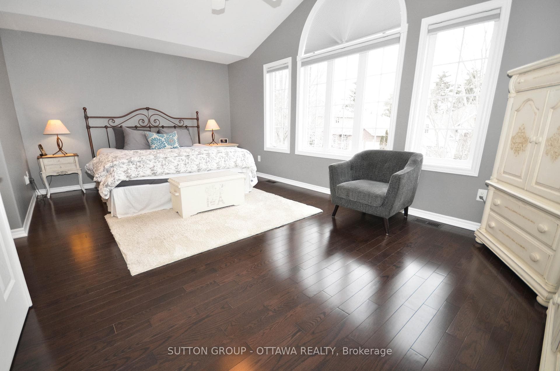 1812 Heatherstone Crescent photo 12