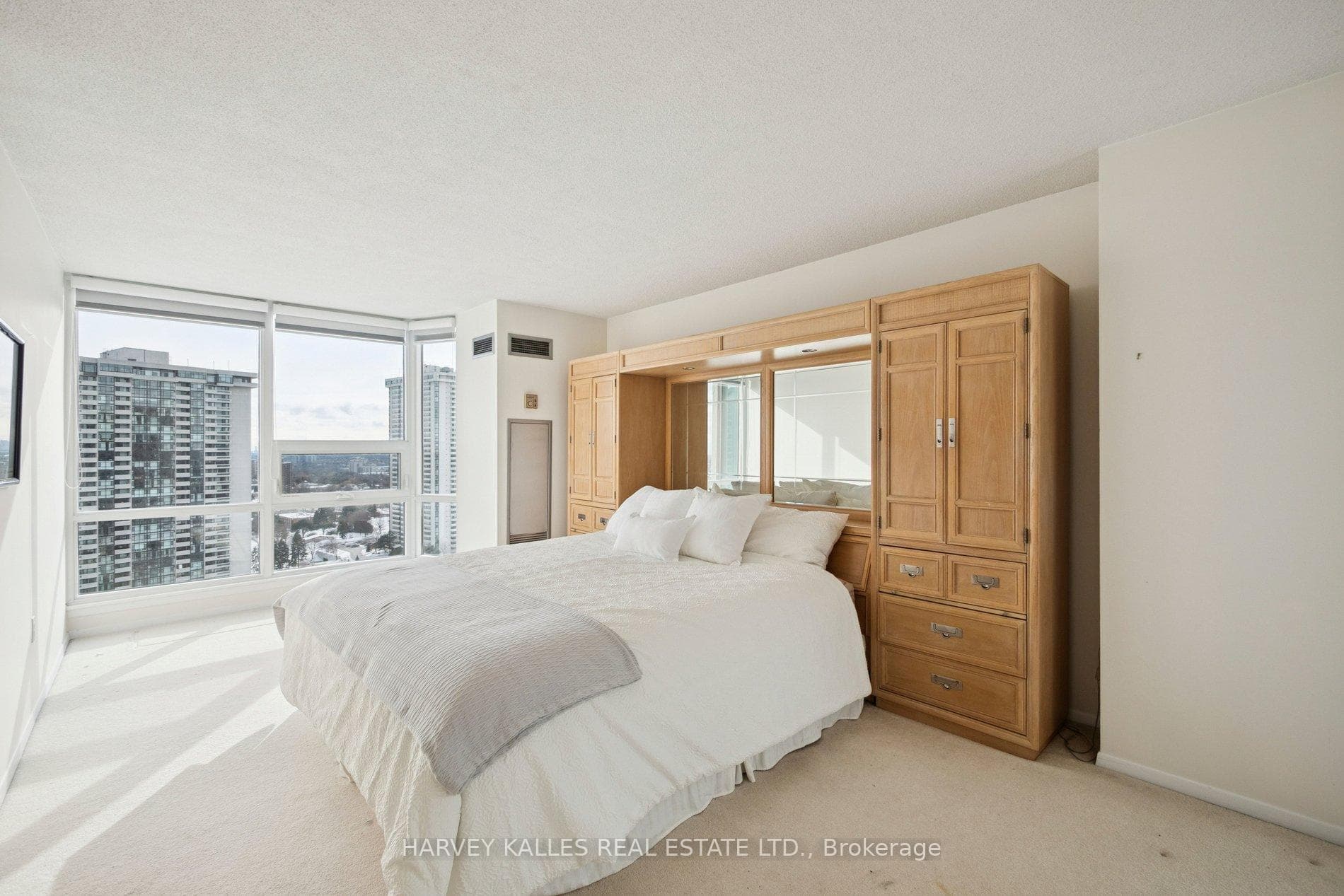 55 Skymark Drive Unit 2403 photo 32