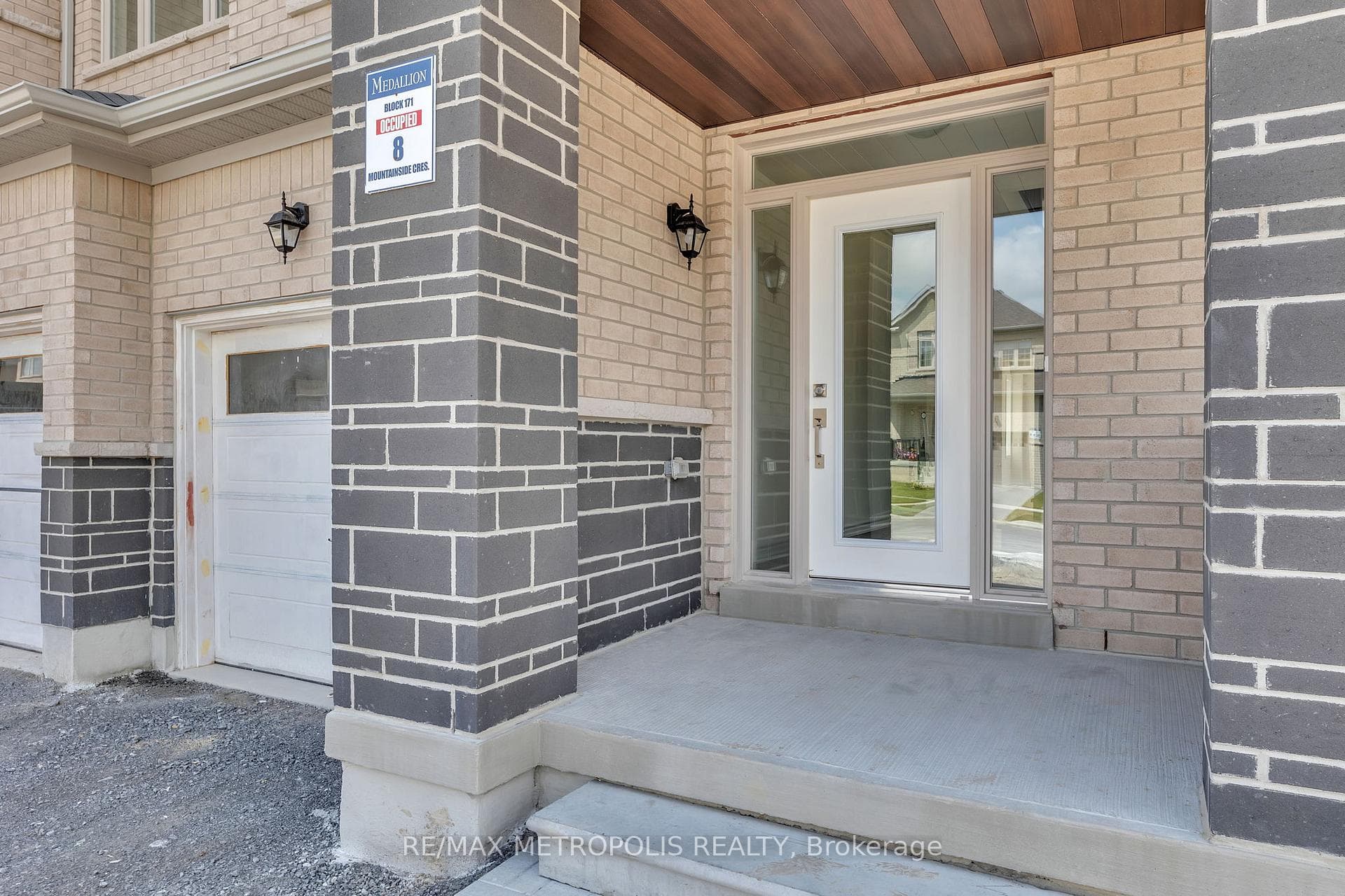 56 Mountainside Crescent photo 4