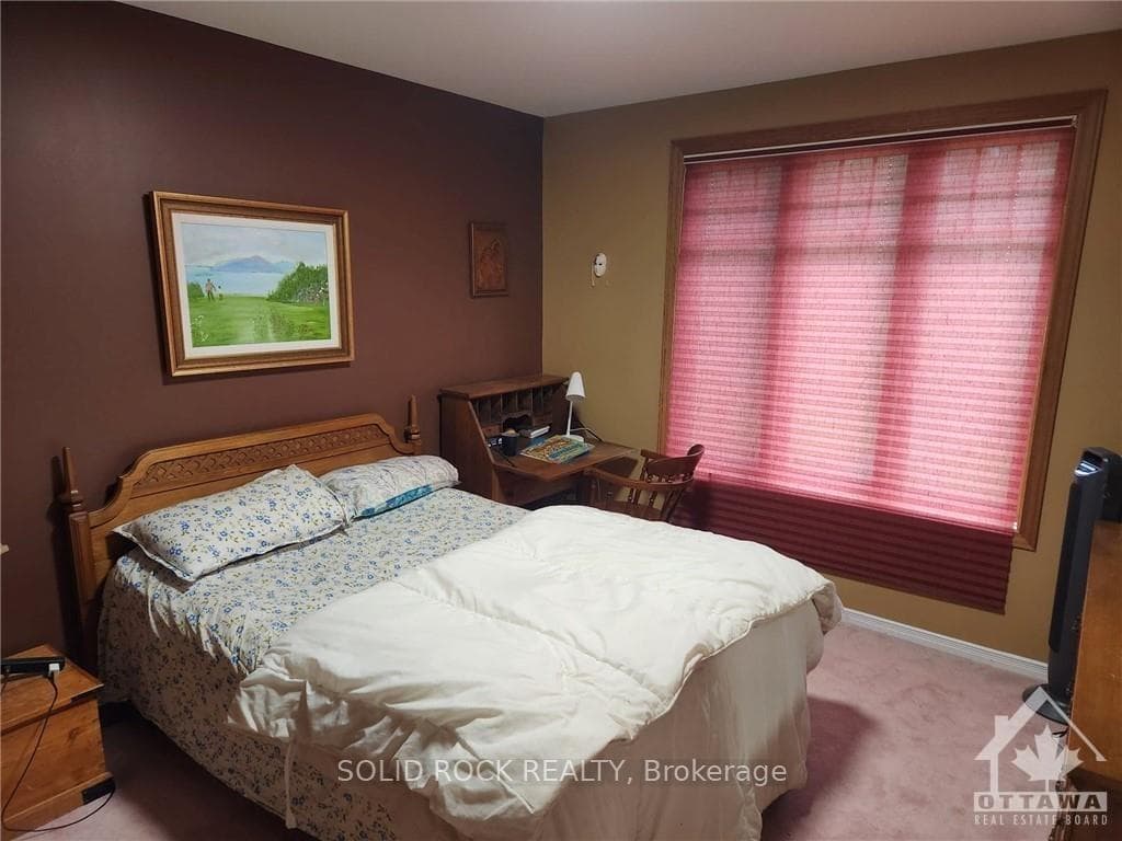 54 HUNTSMAN Crescent photo 14