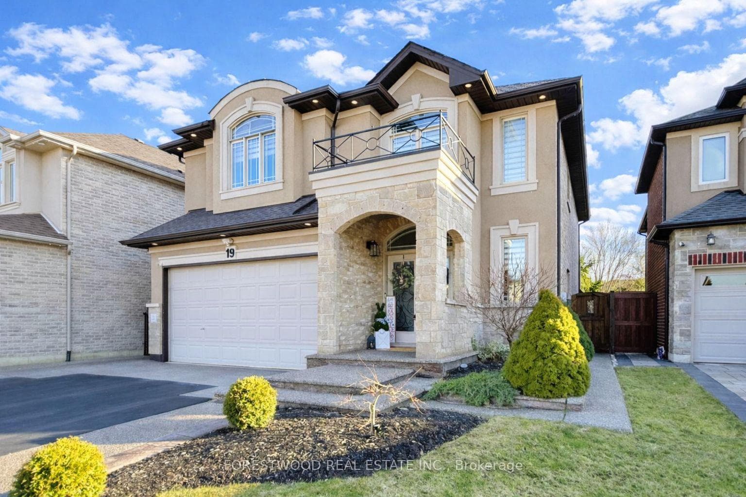 19 Michelangelo Lane photo 1