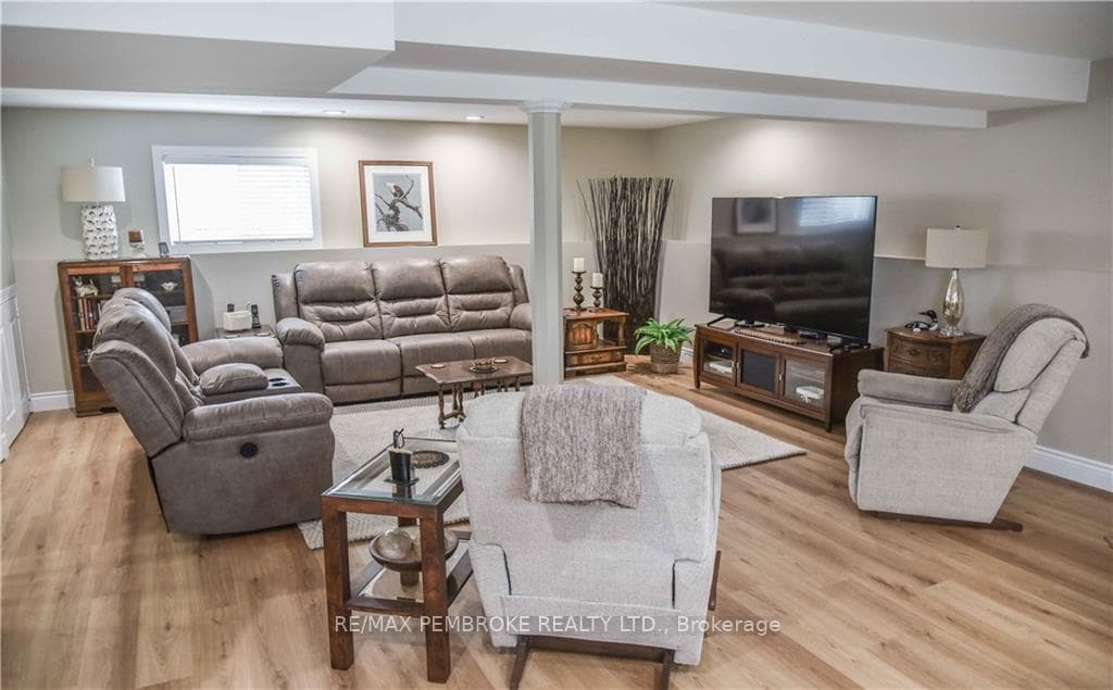 8 RIDGE Drive photo 20