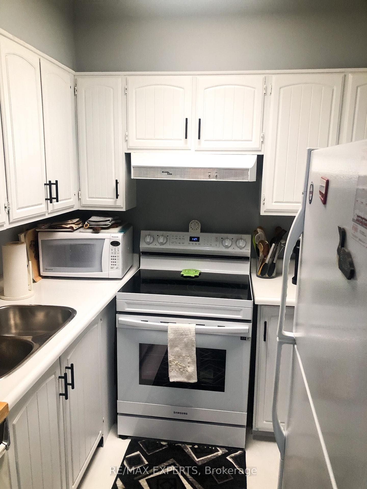 33 Harbour Square Unit 1013 photo 3