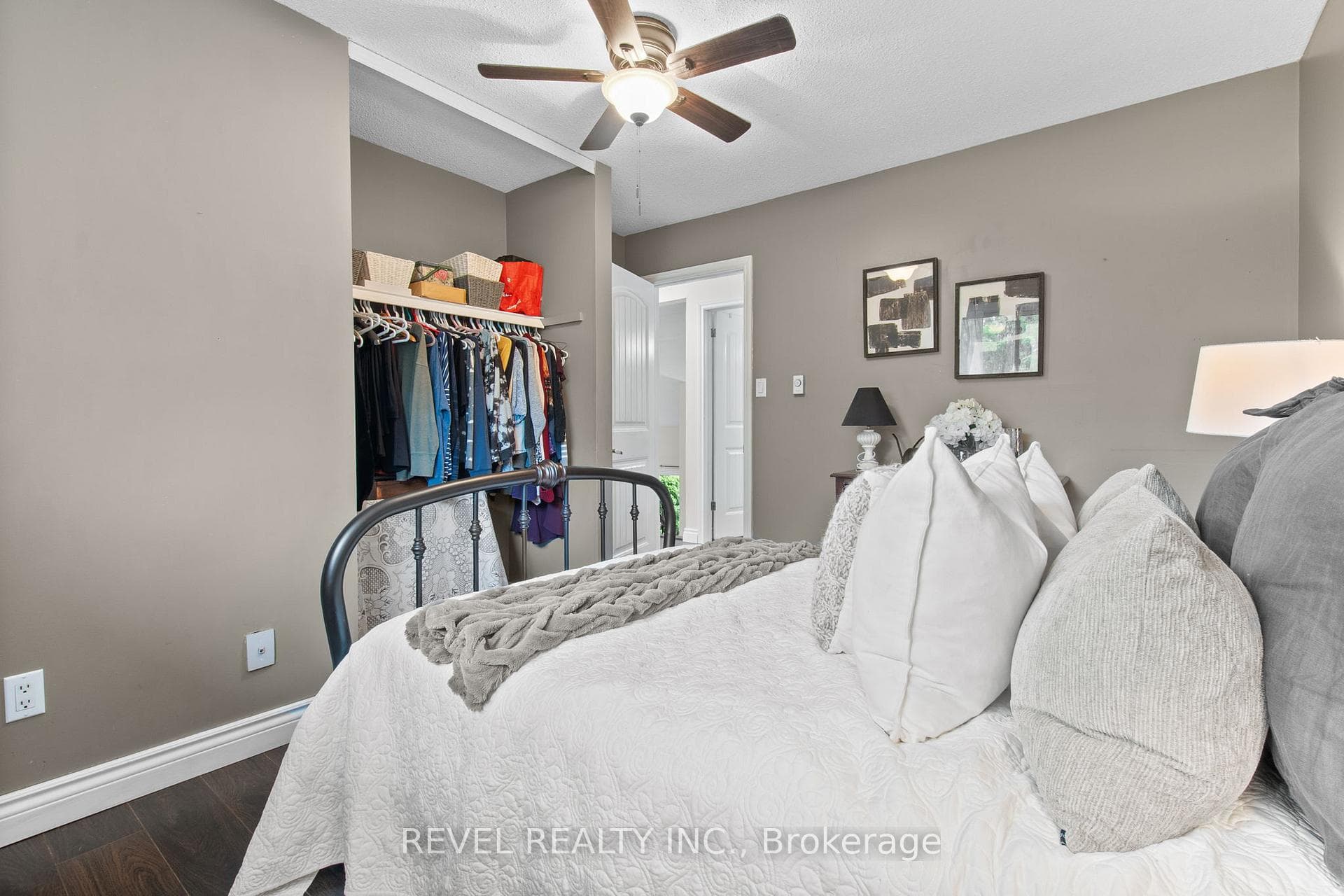 545 Charrington Avenue photo 25