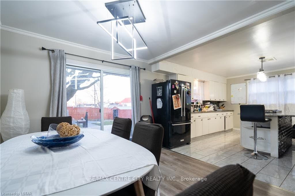 427 ADELAIDE Street photo 10