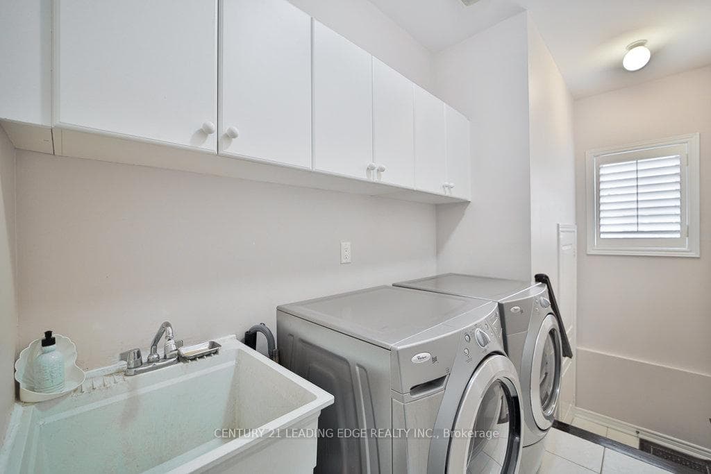 129 Lady Karen Crescent photo 24