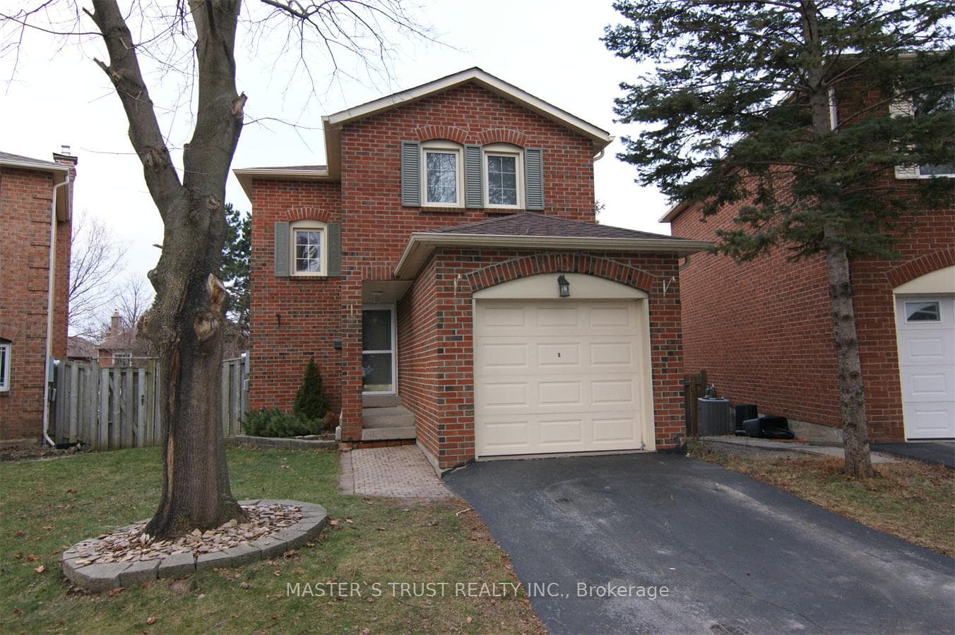 10 Eugenia Court photo 1