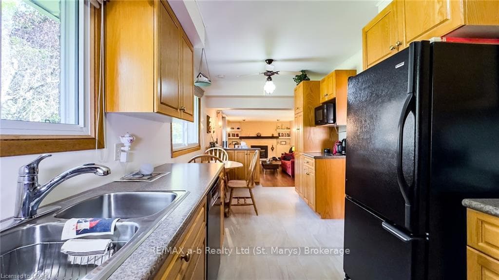 3 SPARLING Crescent photo 19