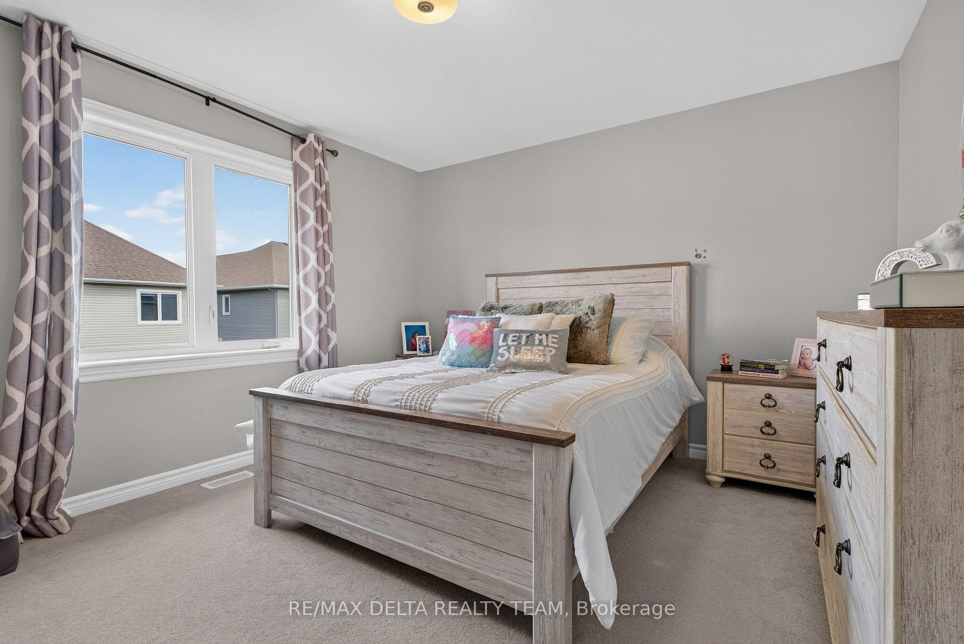 2834 Grand Canal Street photo 33