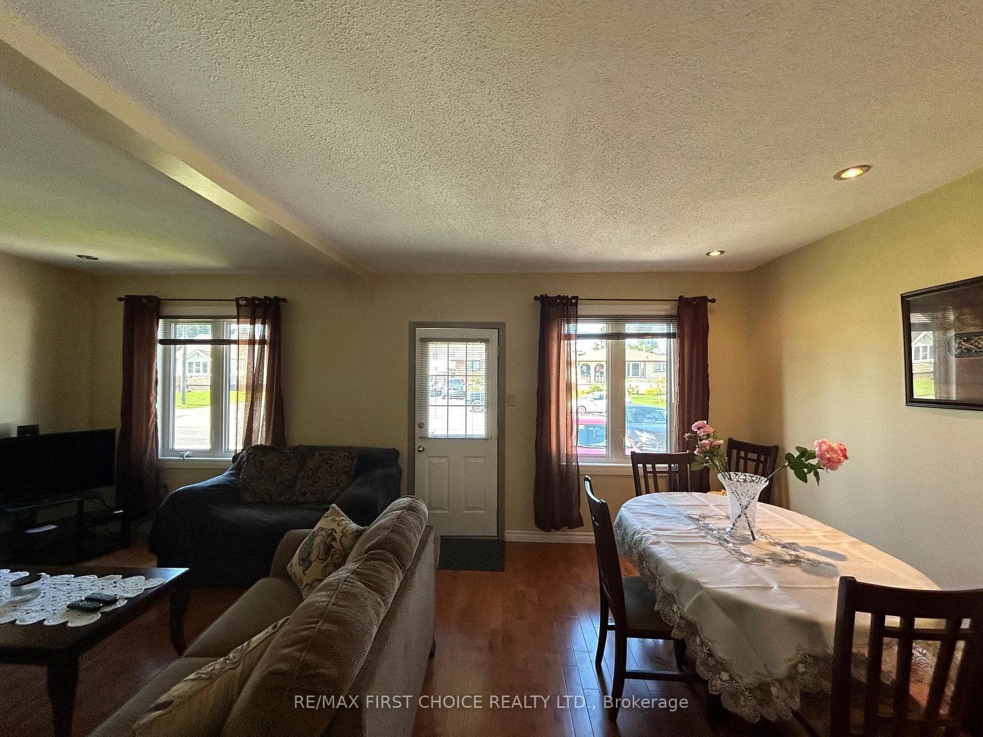 413 Regina Avenue photo 5