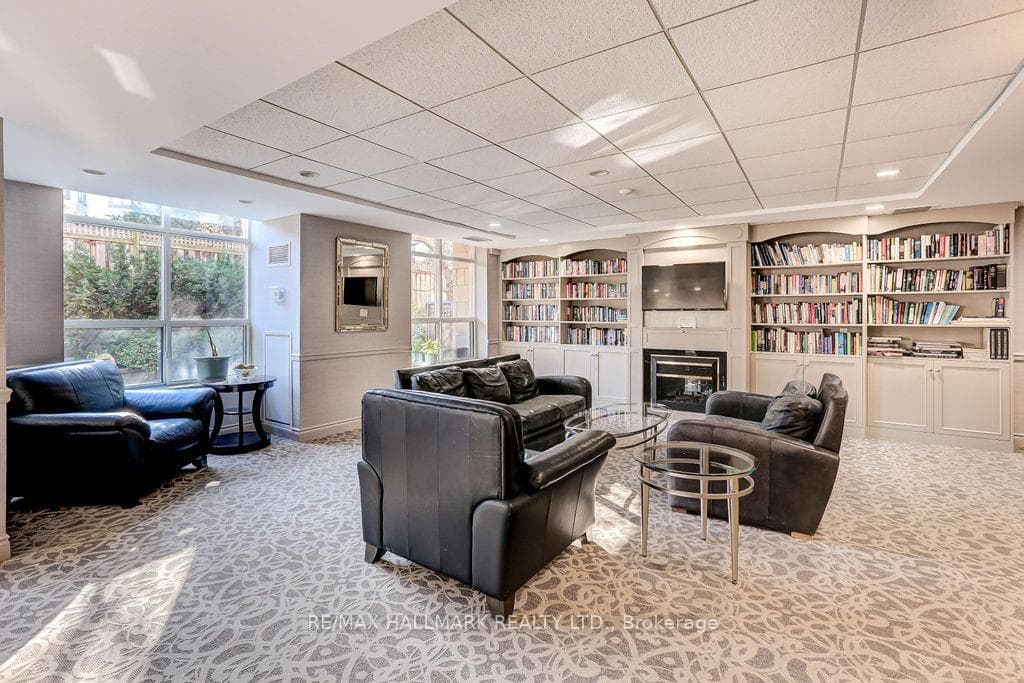 2511 Bloor Street Unit 203 photo 40