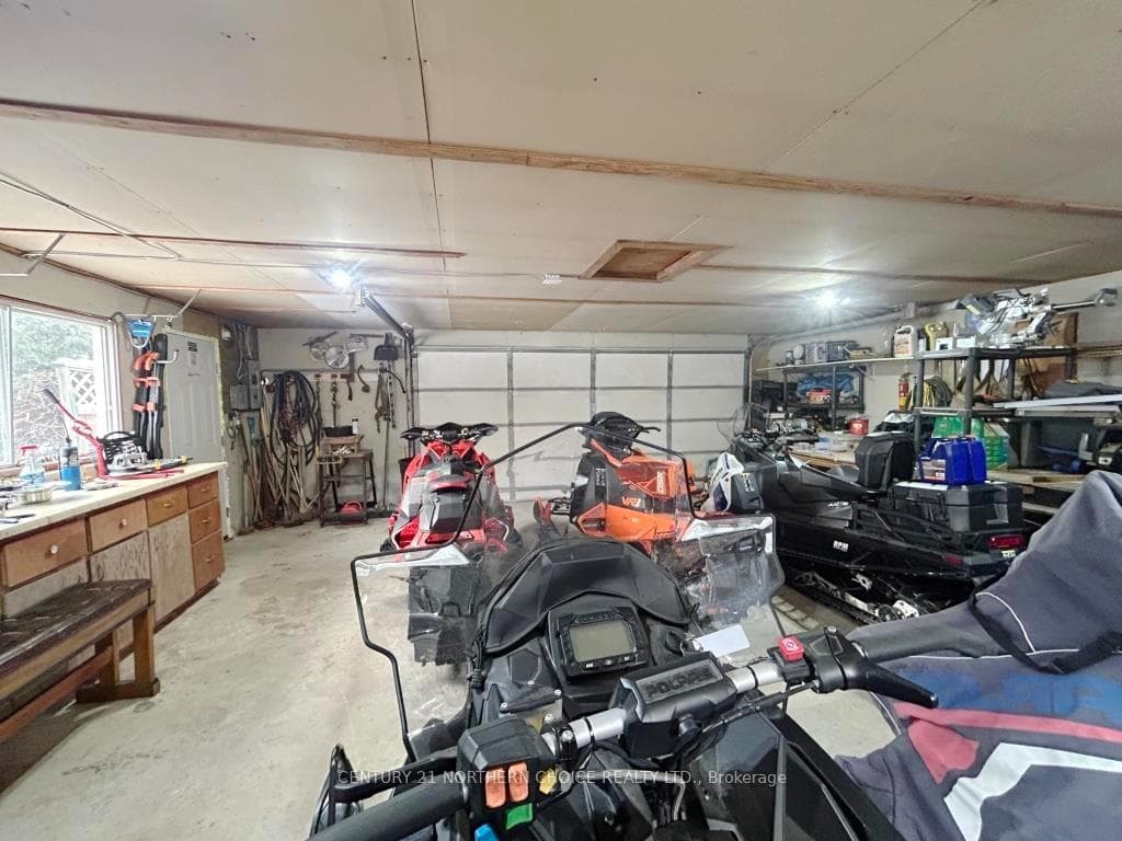 520 Hwy 11/71 photo 27