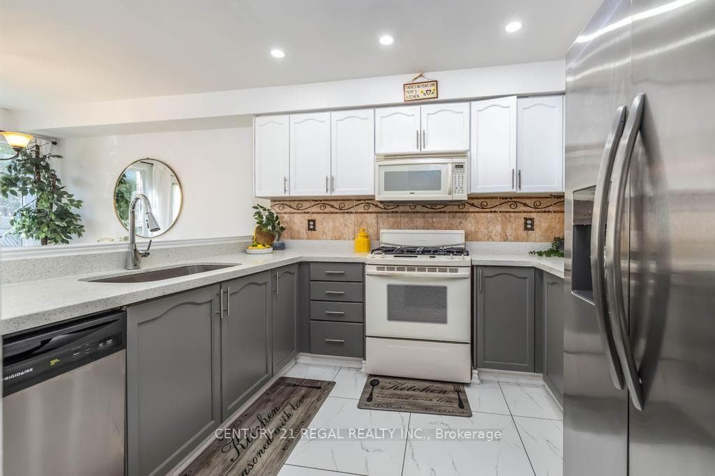 43 Waterton Crescent photo 9