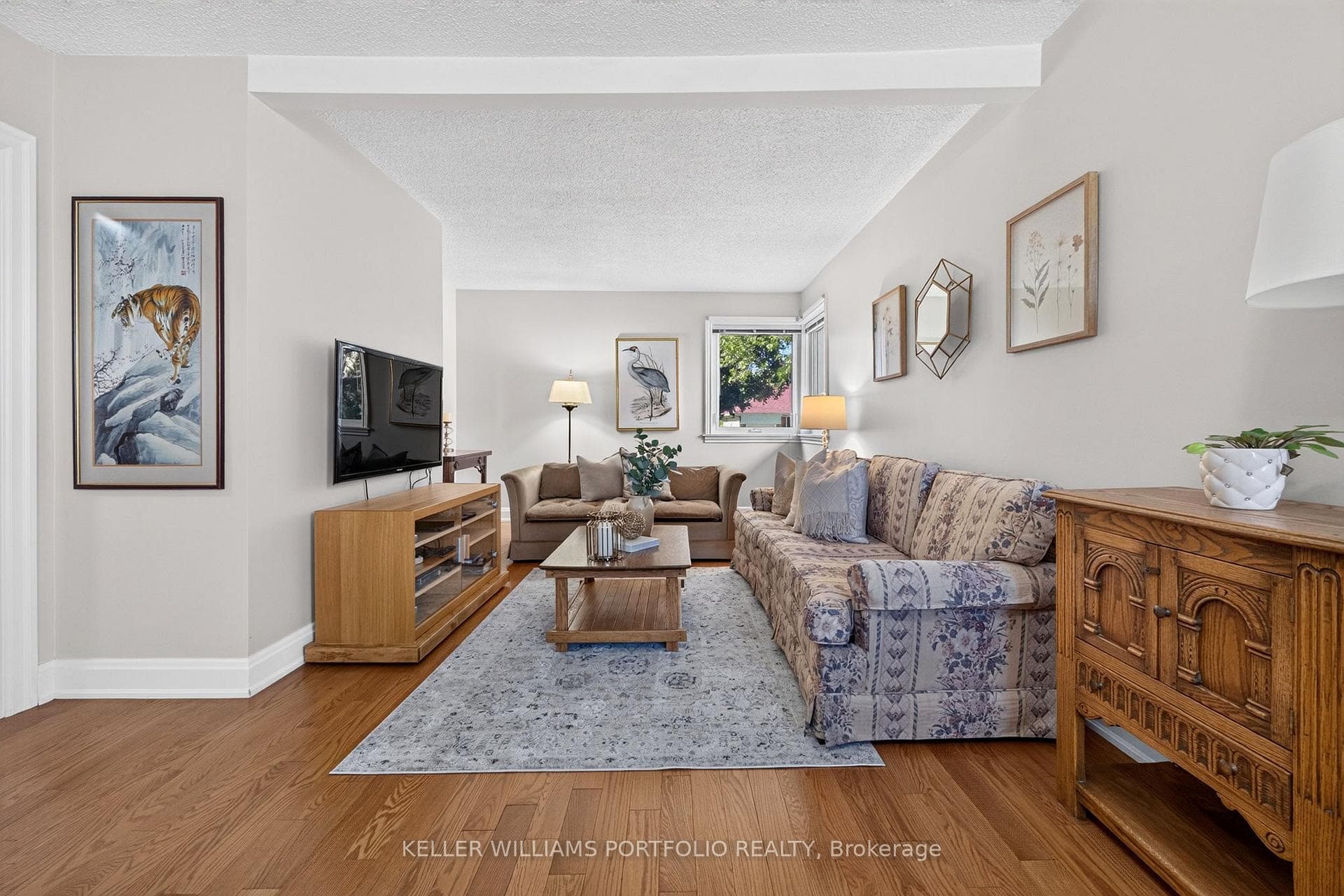 23 Graystone Gardens photo 3
