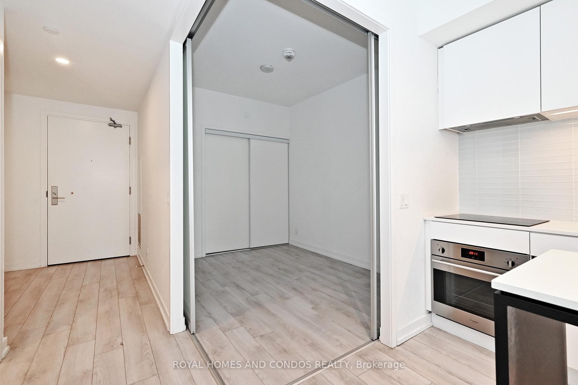33 Helendale Avenue Unit 913 photo 21