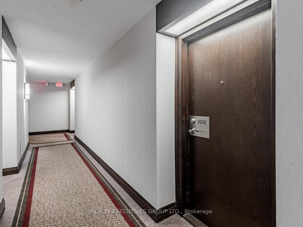 30 Greenfield Avenue Unit 2202 photo 27