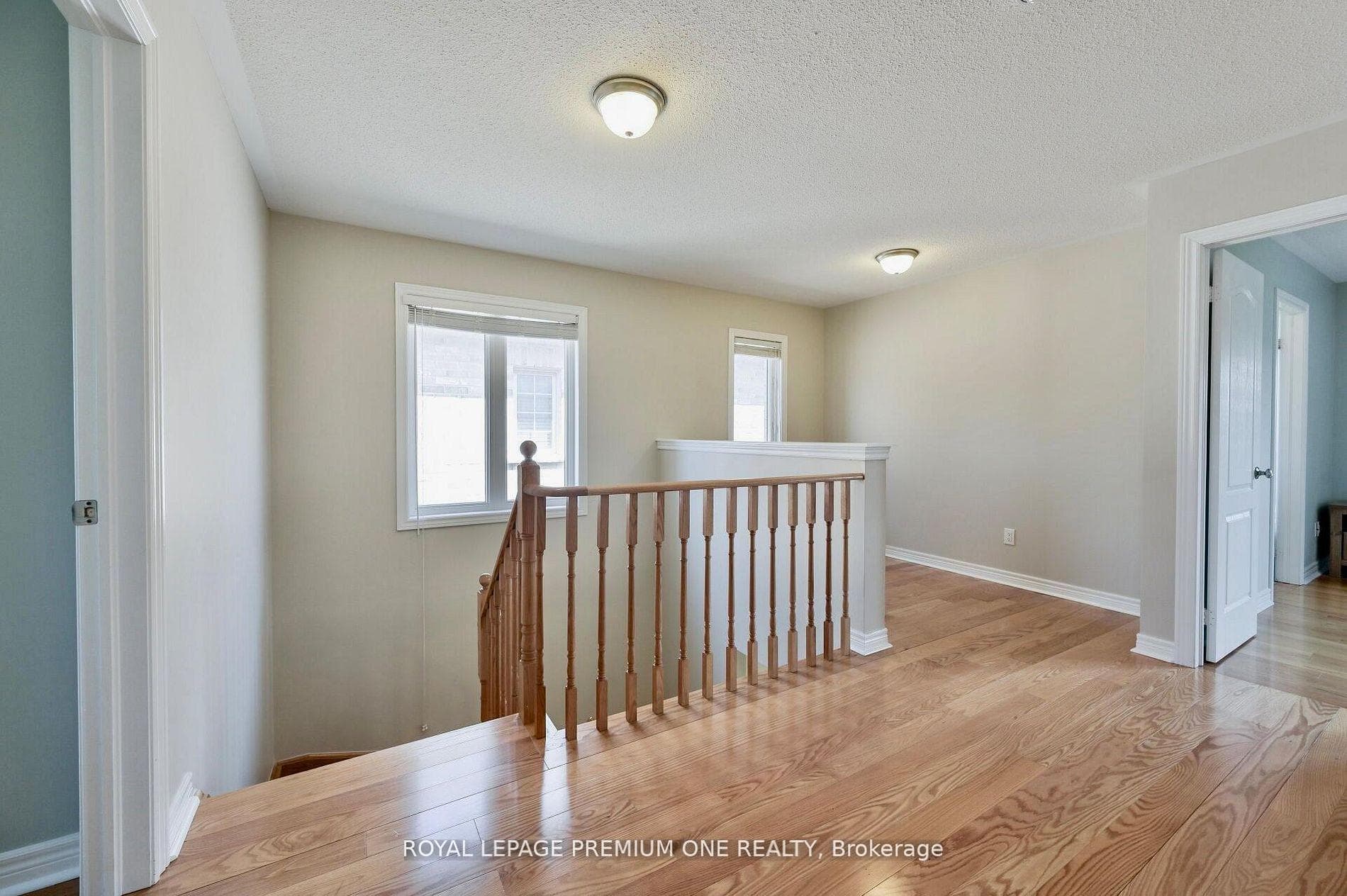 166 Sharpe Crescent photo 24