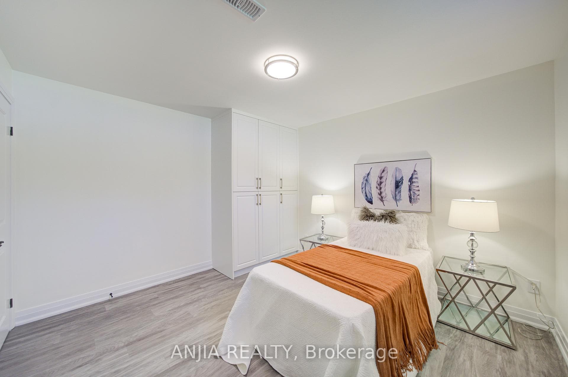 80 Southdale Drive photo 42