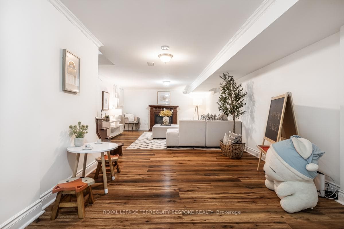 241 Mcroberts Avenue photo 16