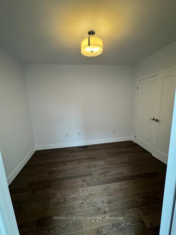 83 O'connor Drive photo 14