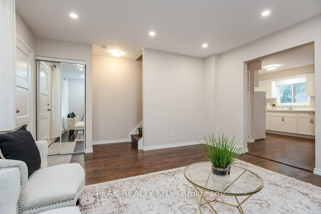 185 Cedarvale Crescent Unit A photo 8