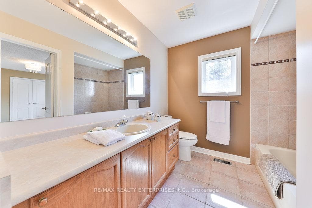 4 Pc Jack & Jill Ensuite