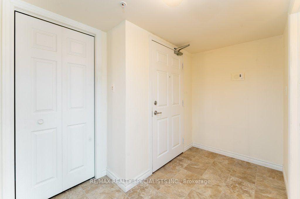 1340 MAIN Street Unit 313 photo 3