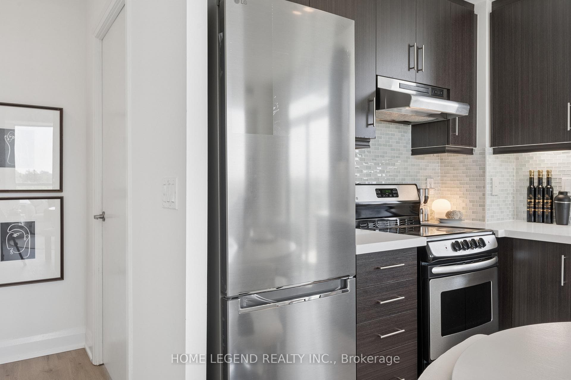 68 Canterbury Place Unit 605 photo 6