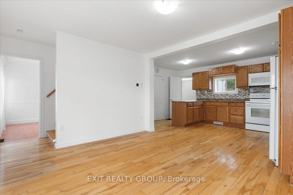 156 Catharine Street photo 4
