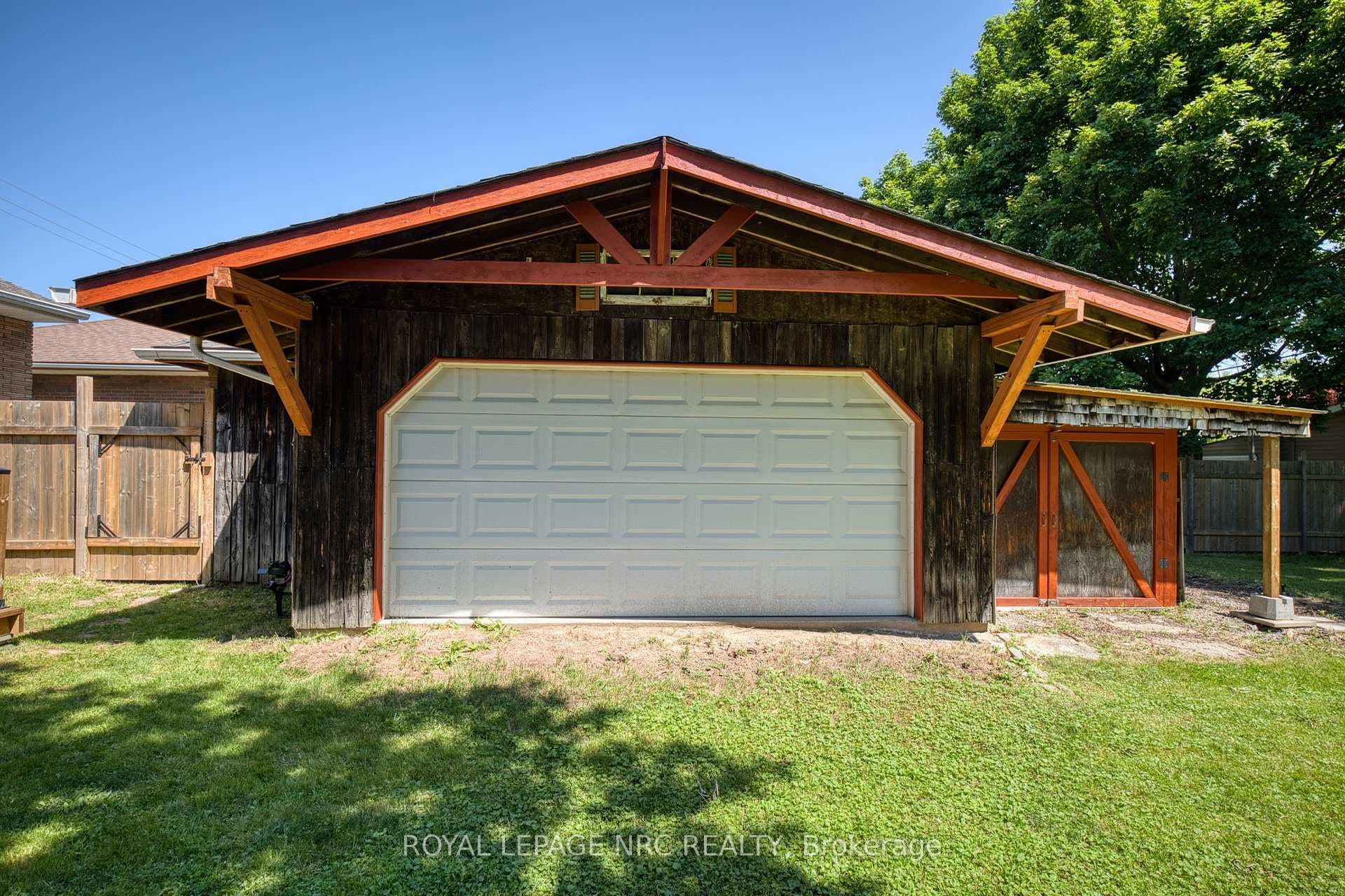 3676 Dorchester Road photo 3