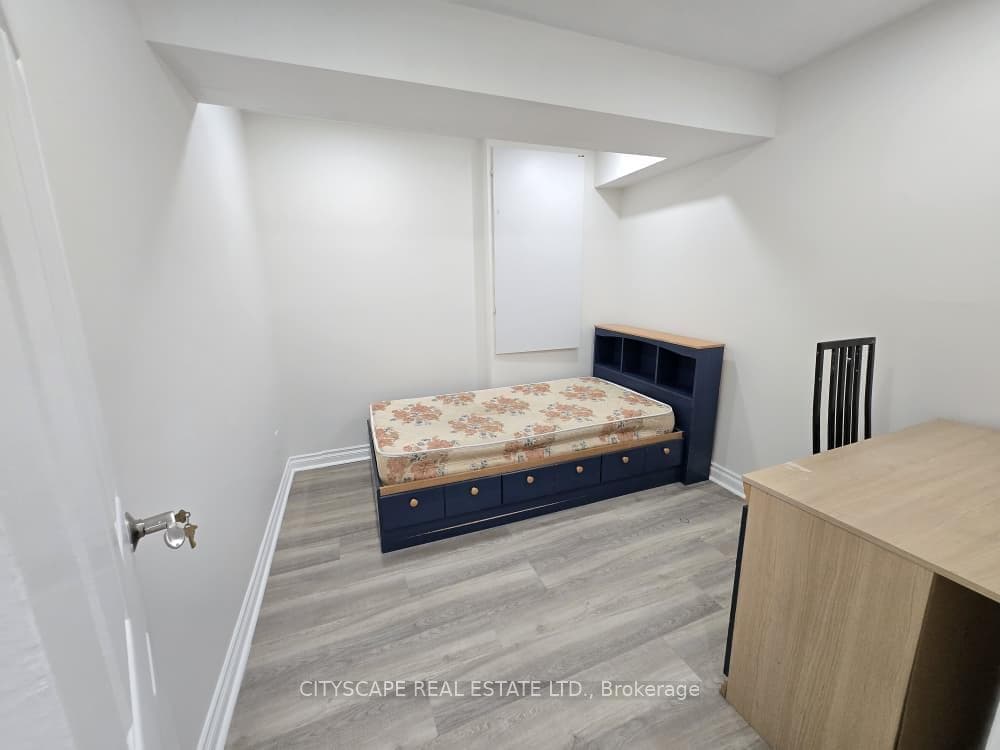 16 Angelgate Road Unit Lower photo 6