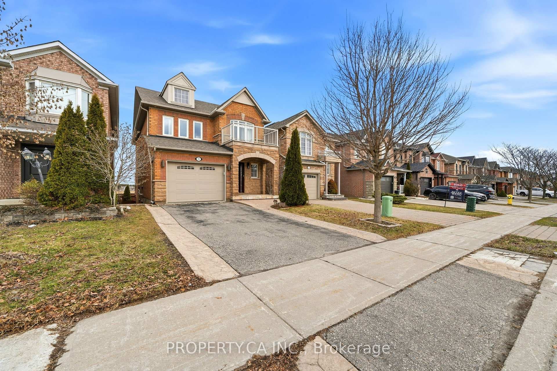 72 Beaverbrook Crescent photo 2