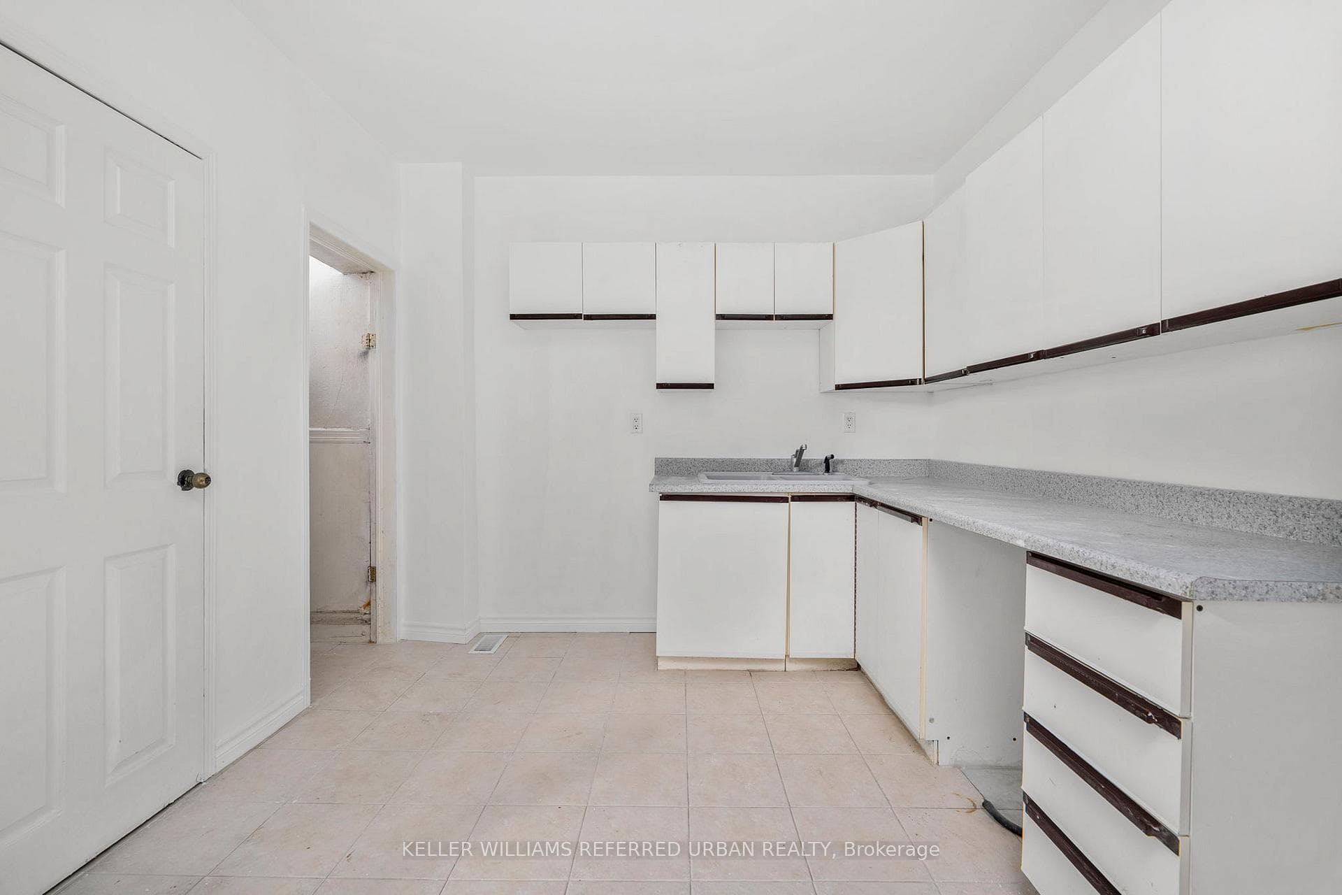 1182 Dufferin Street photo 13