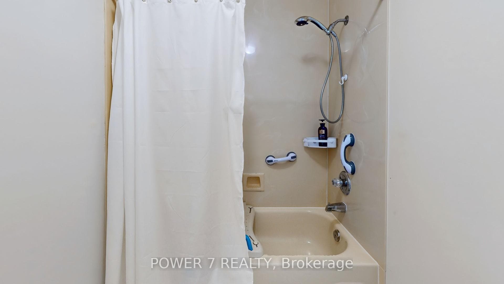 77 Houndsbrook Crescent photo 25