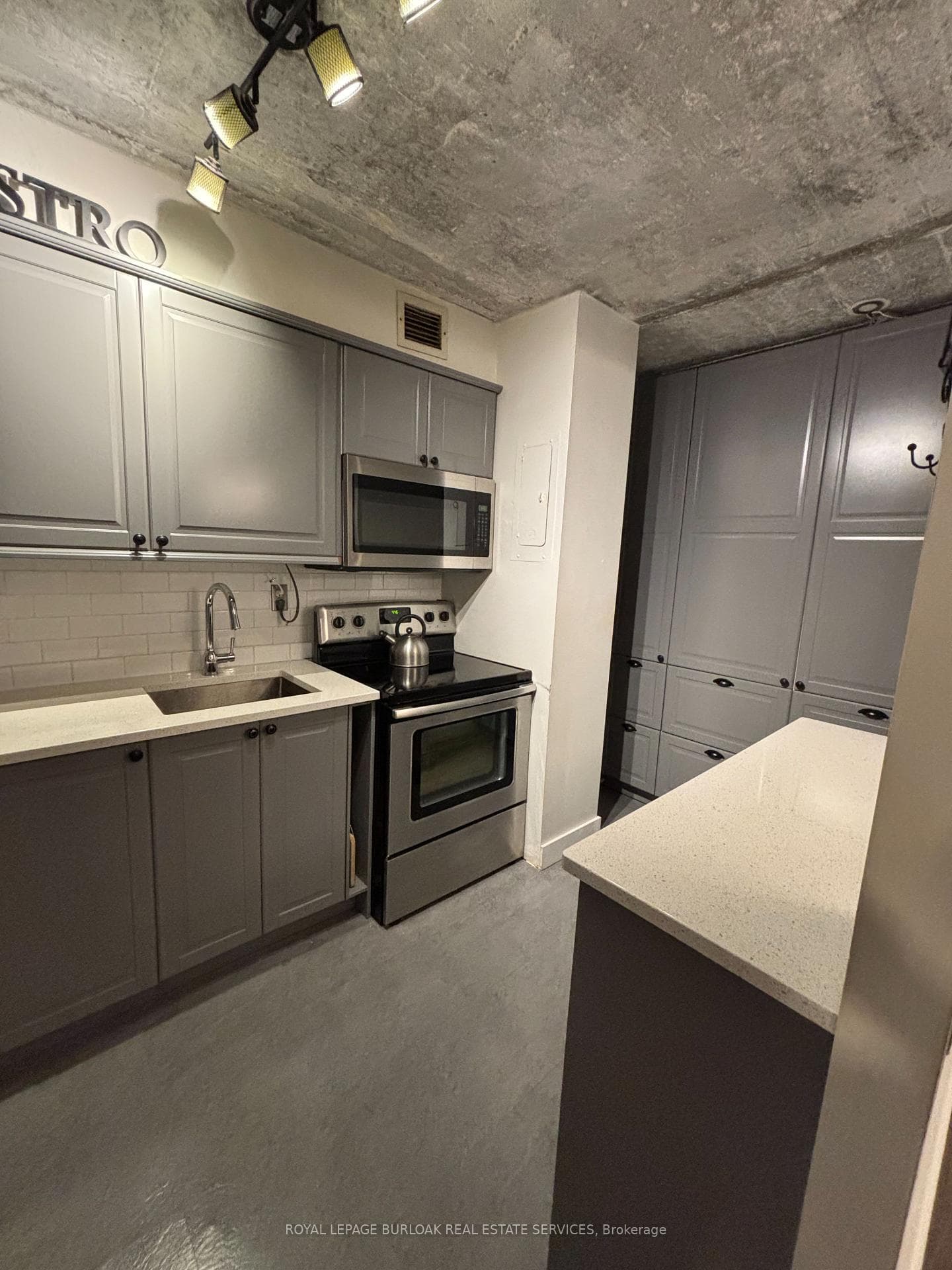 975 Warwick Court Unit 1210 photo 19