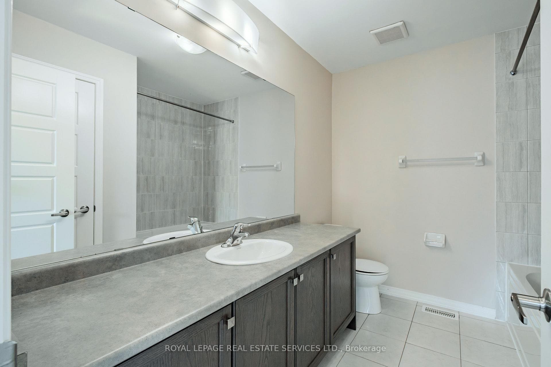 152 Munro Circle photo 44