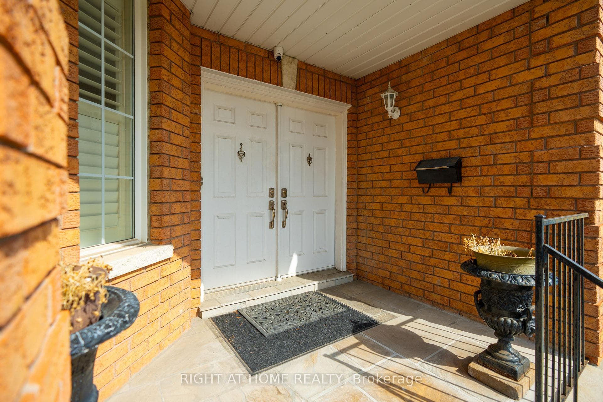 284 Maple Leaf Drive photo 2