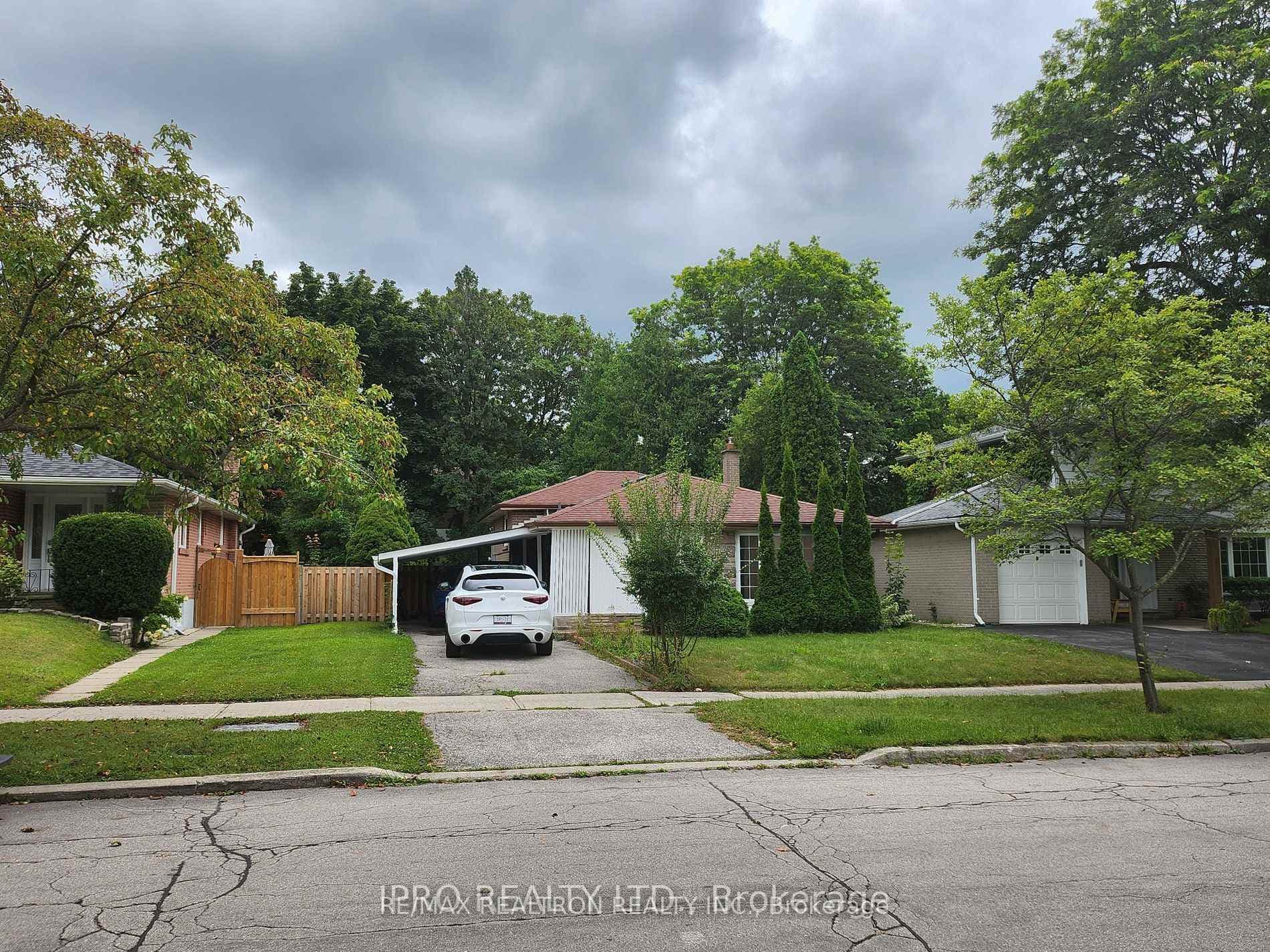 16 Cresthaven Drive photo 1