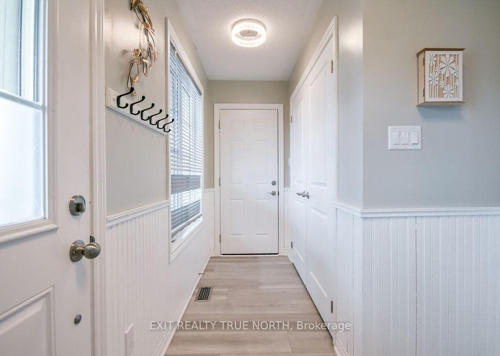 8 Sinclair Crescent photo 6