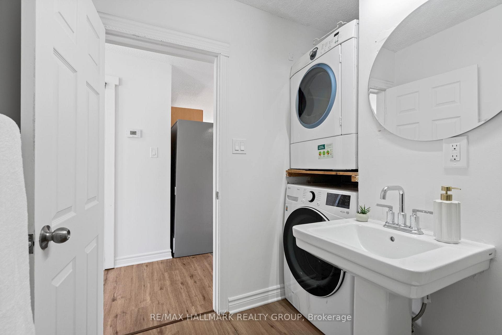 146 Ottawa Street photo 26