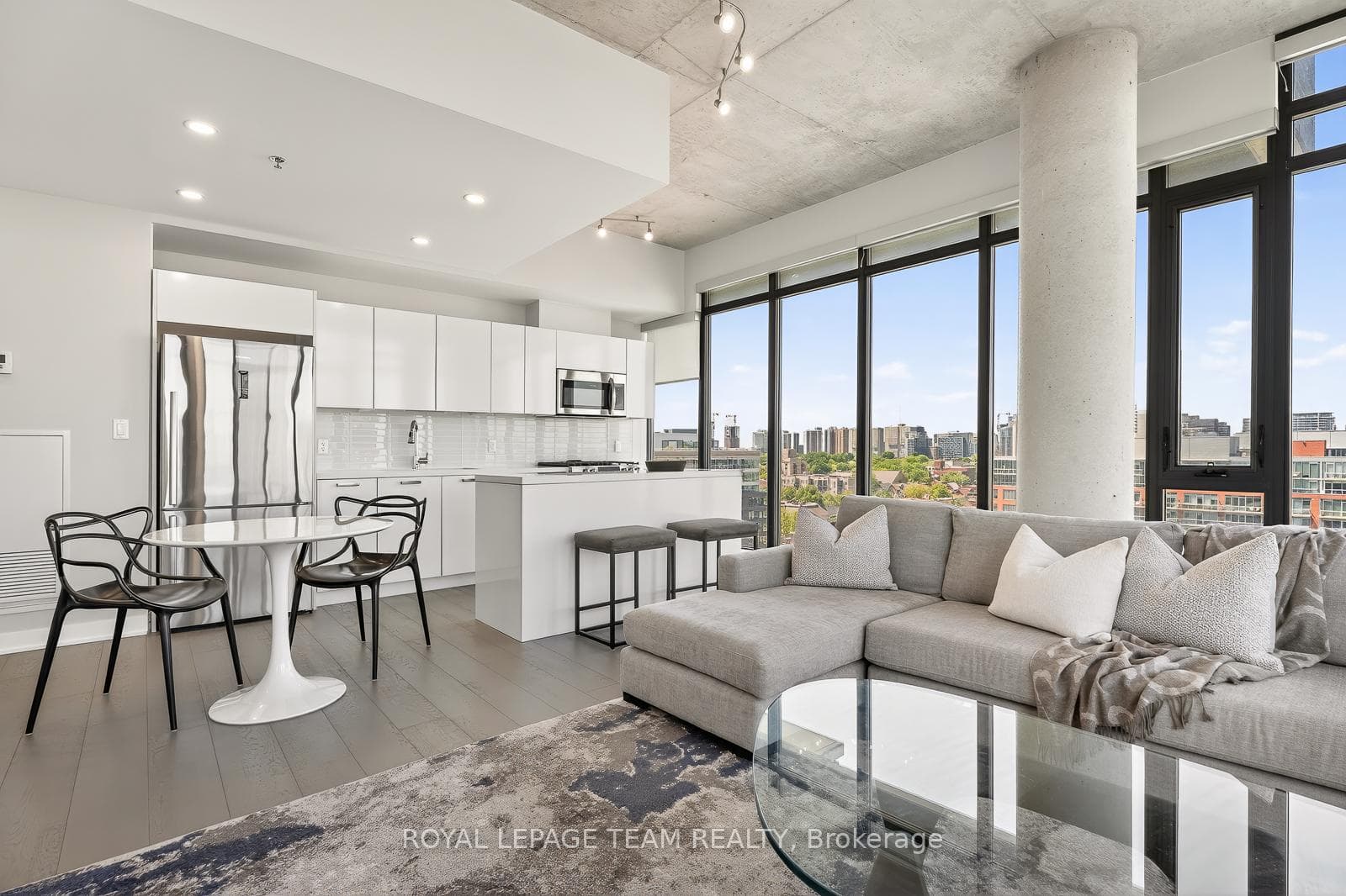 203 CATHERINE Street Unit 1009 photo 3
